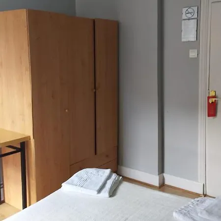 ゲストハウス Manoli ビルバオ